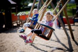 Lars Laj Playgrounds, Swings