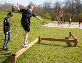 Lars Laj Playgrounds, Balancing