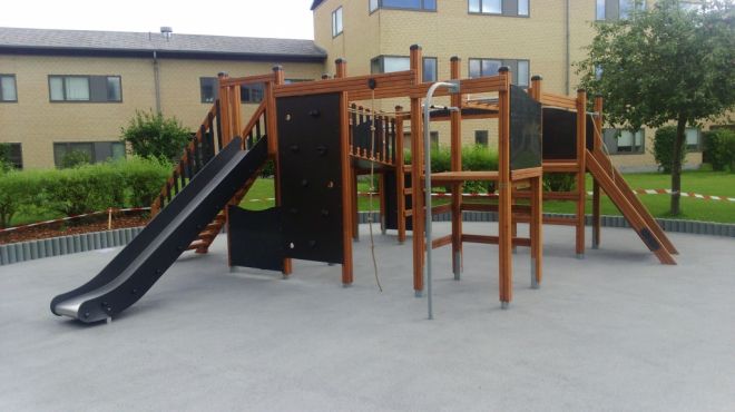 Playground equipment Wetpour 120 with slides and climbing walls.