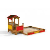 Villa Maxi sandbox with a playhouse