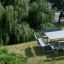 Table & Bench Quadro HPL in a scenic park setting.